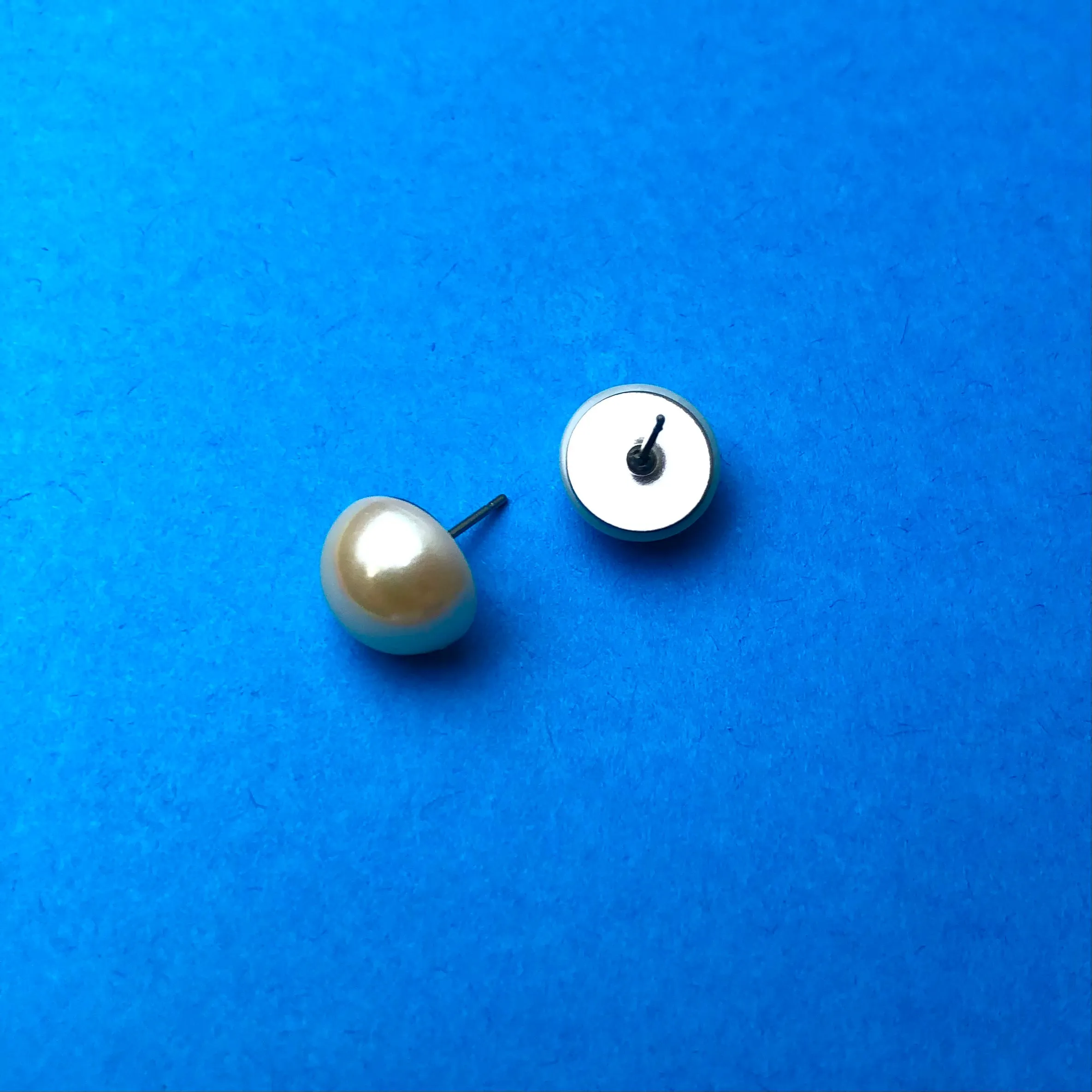 Antique Pearl Small Retro Button Stud Earrings