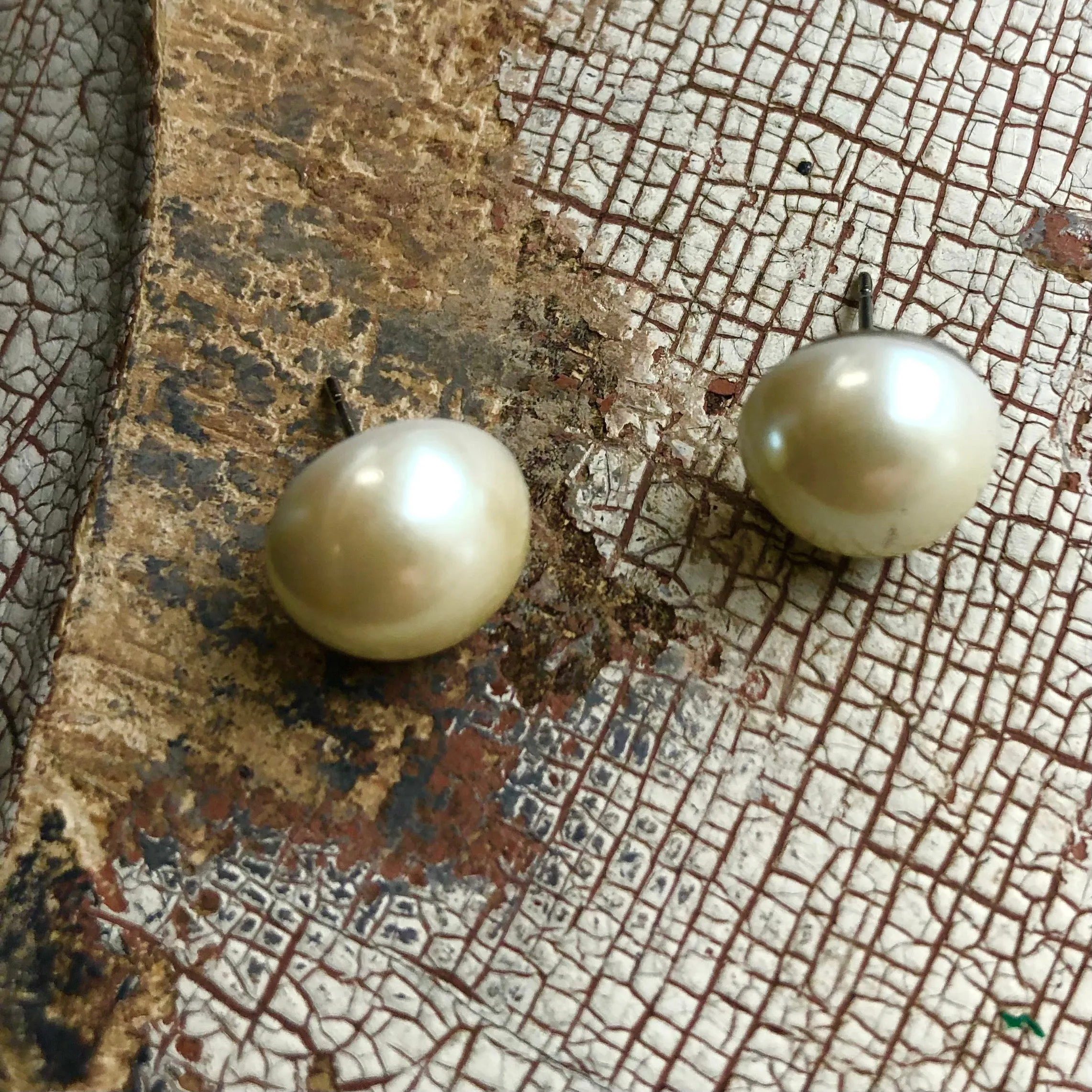 Antique Pearl Small Retro Button Stud Earrings