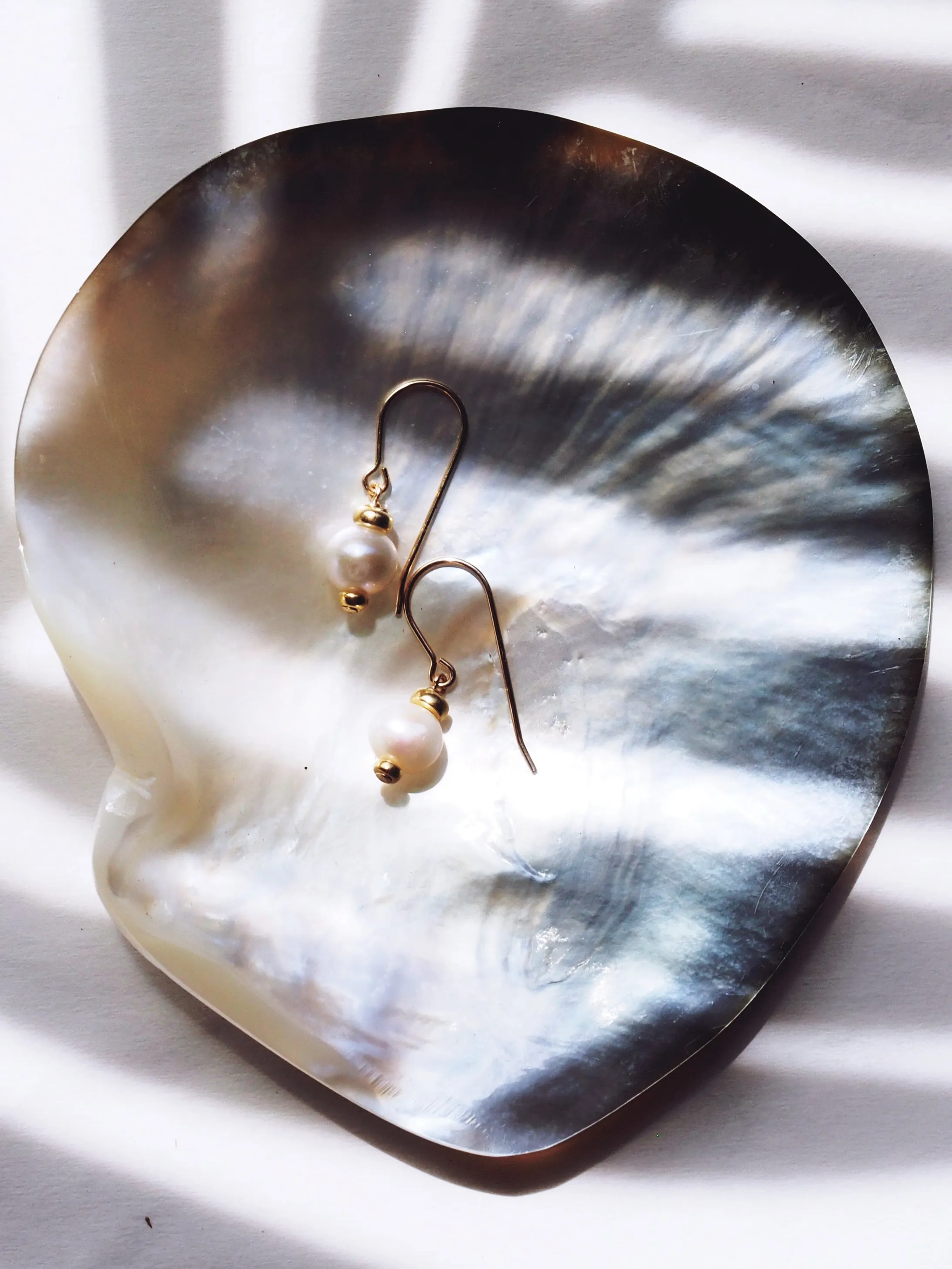 White Round Freshwater Pearl Earrings - Aheahe